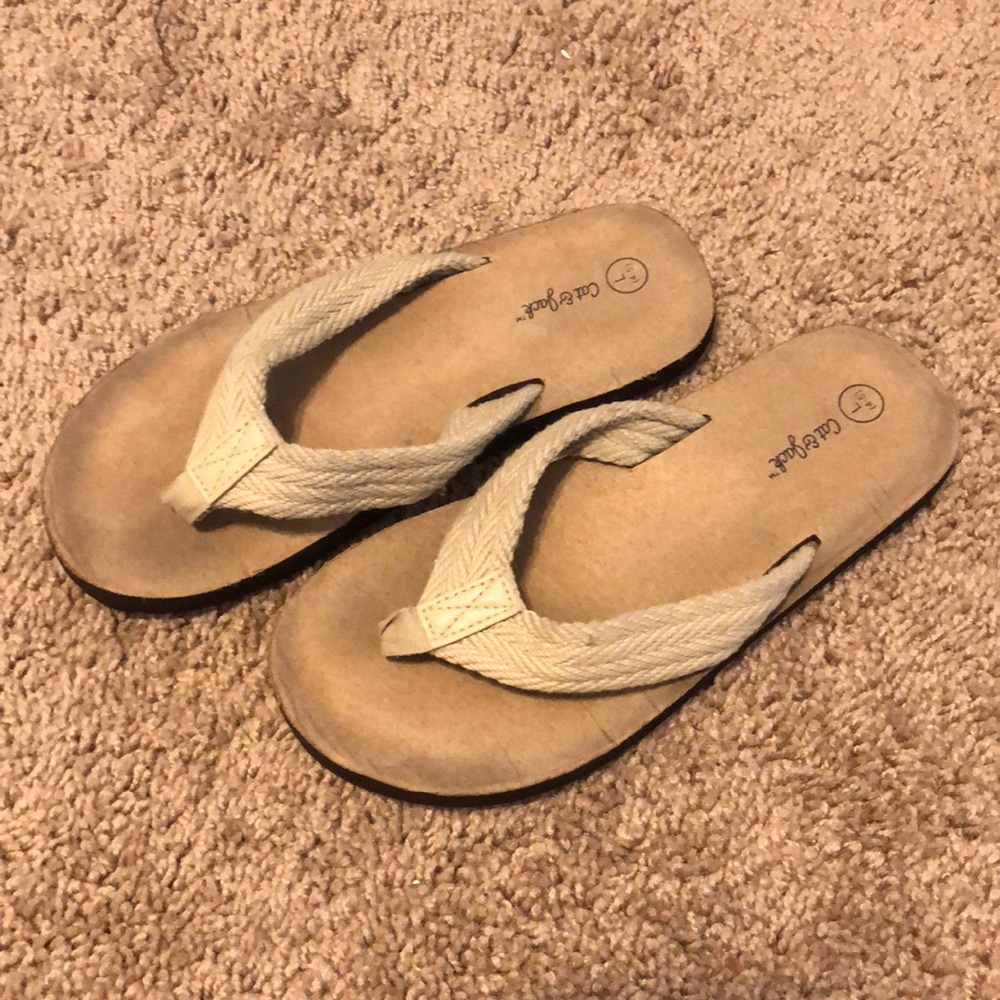 Cat & Jack flip flops size L (4-5)